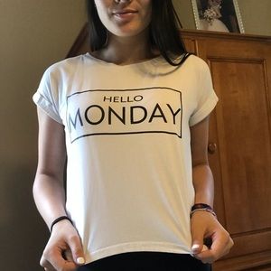 HELLO MONDAY crop tee